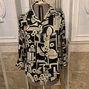 Michele Michelle. Size Large. Polyester 3/4 Sleeve w Flounce. Shirt. B58